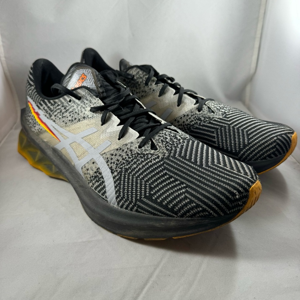 ASICS Novablast Pixel Noise Running Shoes - Men's size 12